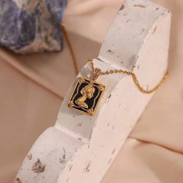 Vintage 18K Gold Plated Black Acrylic Square Picture Frame Queen Stainless Steel Pendant Necklace for Women