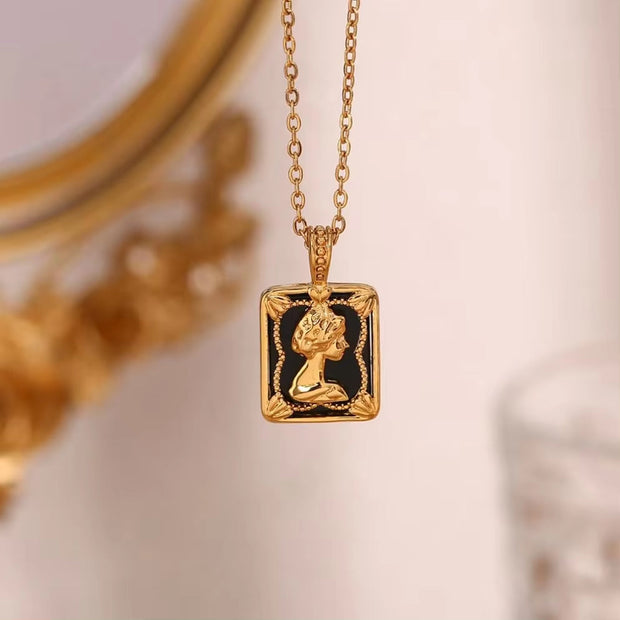 Vintage 18K Gold Plated Black Acrylic Square Picture Frame Queen Stainless Steel Pendant Necklace for Women