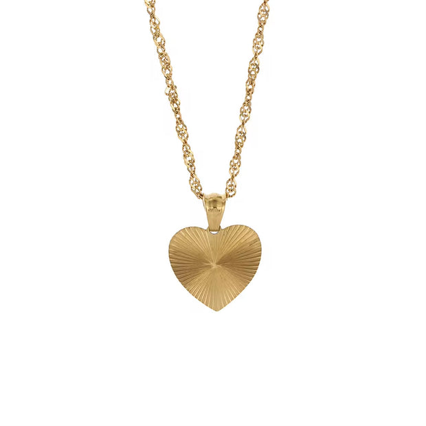 2024 Fashion Vintage 18K Gold Plated Heart Pendant Necklace for Woman