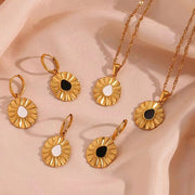 Trending Engraved Flower Shape Enamel Pendant Necklace 18K Gold Plated Stainless Steel Pendant Necklace