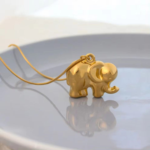 Wholesale Gold Elephant Shaped Hollow Out Pendant Necklace Animal Necklace for Women Men Jewelry Elephant Necklace Set