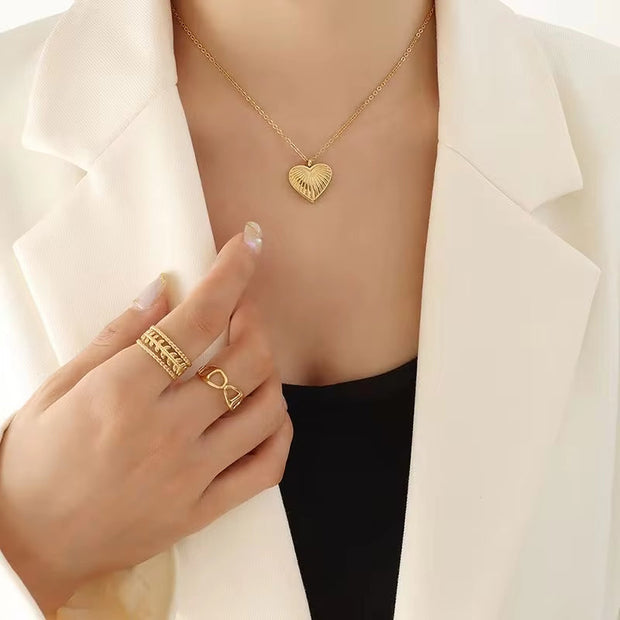 18K Gold Plated Stainless Steel Hip Hop Accessories Radial Texture Heart Pendant Necklace for Women