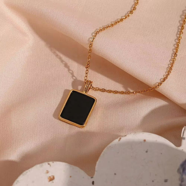 Vintage 18K Gold Plated Black Acrylic Square Picture Frame Queen Stainless Steel Pendant Necklace for Women