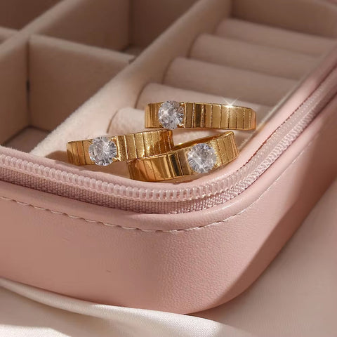 Trendy Fashion Vertical Stripes Claw Setting CZ Cubic Zirconia Stainless Steel Women Gold Rings