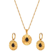 Trending Engraved Flower Shape Enamel Pendant Necklace 18K Gold Plated Stainless Steel Pendant Necklace