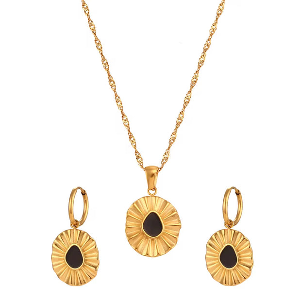 Trending Engraved Flower Shape Enamel Pendant Necklace 18K Gold Plated Stainless Steel Pendant Necklace