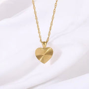 2024 Fashion Vintage 18K Gold Plated Heart Pendant Necklace for Woman