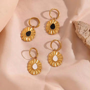 Trending Engraved Flower Shape Enamel Pendant Necklace 18K Gold Plated Stainless Steel Pendant Necklace