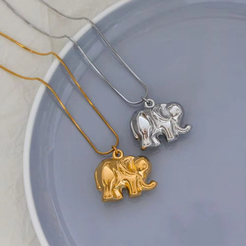 Wholesale Gold Elephant Shaped Hollow Out Pendant Necklace Animal Necklace for Women Men Jewelry Elephant Necklace Set