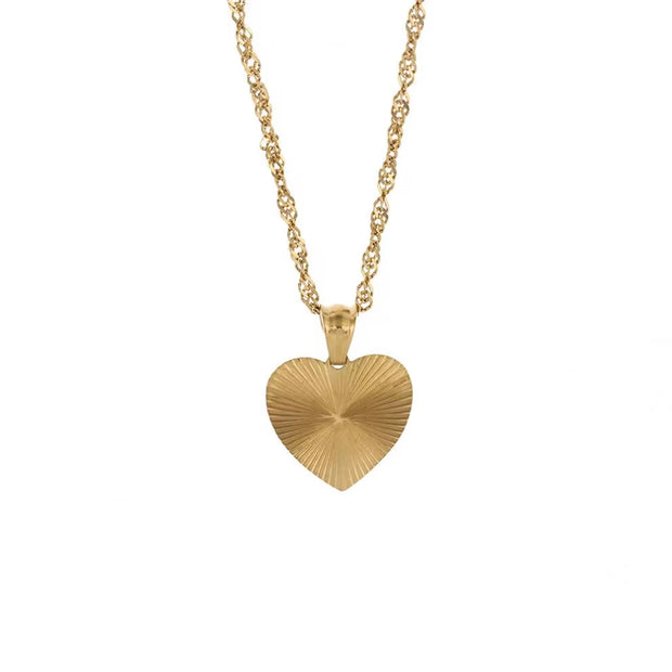 2024 Fashion Vintage 18K Gold Plated Heart Pendant Necklace for Woman